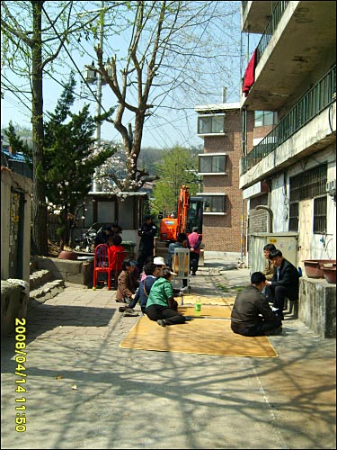 484.jpg> <!--
