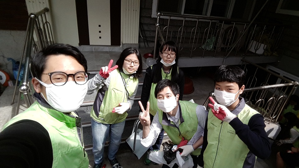 571.jpg> <!--