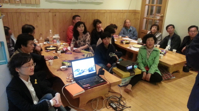 577.jpg> <!--