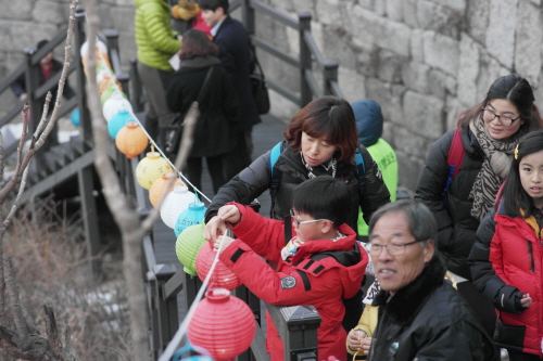 892.jpg> <!--